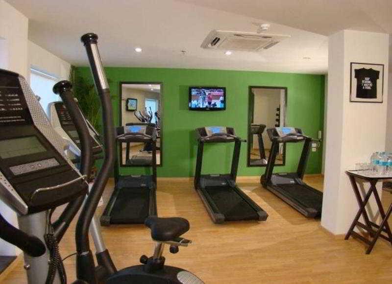 Lemon Tree Hotel Chennai Bagian luar foto