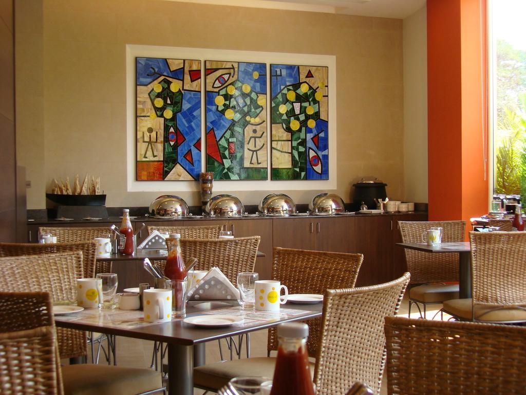 Lemon Tree Hotel Chennai Bagian luar foto