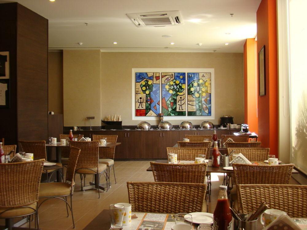 Lemon Tree Hotel Chennai Bagian luar foto