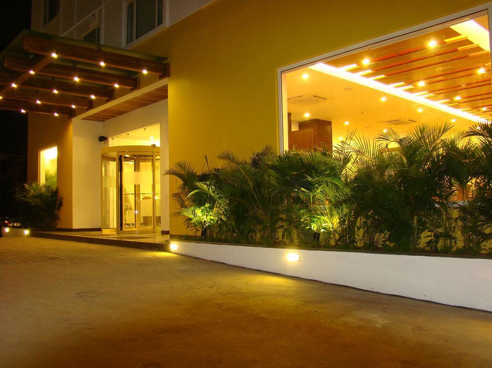 Lemon Tree Hotel Chennai Bagian luar foto