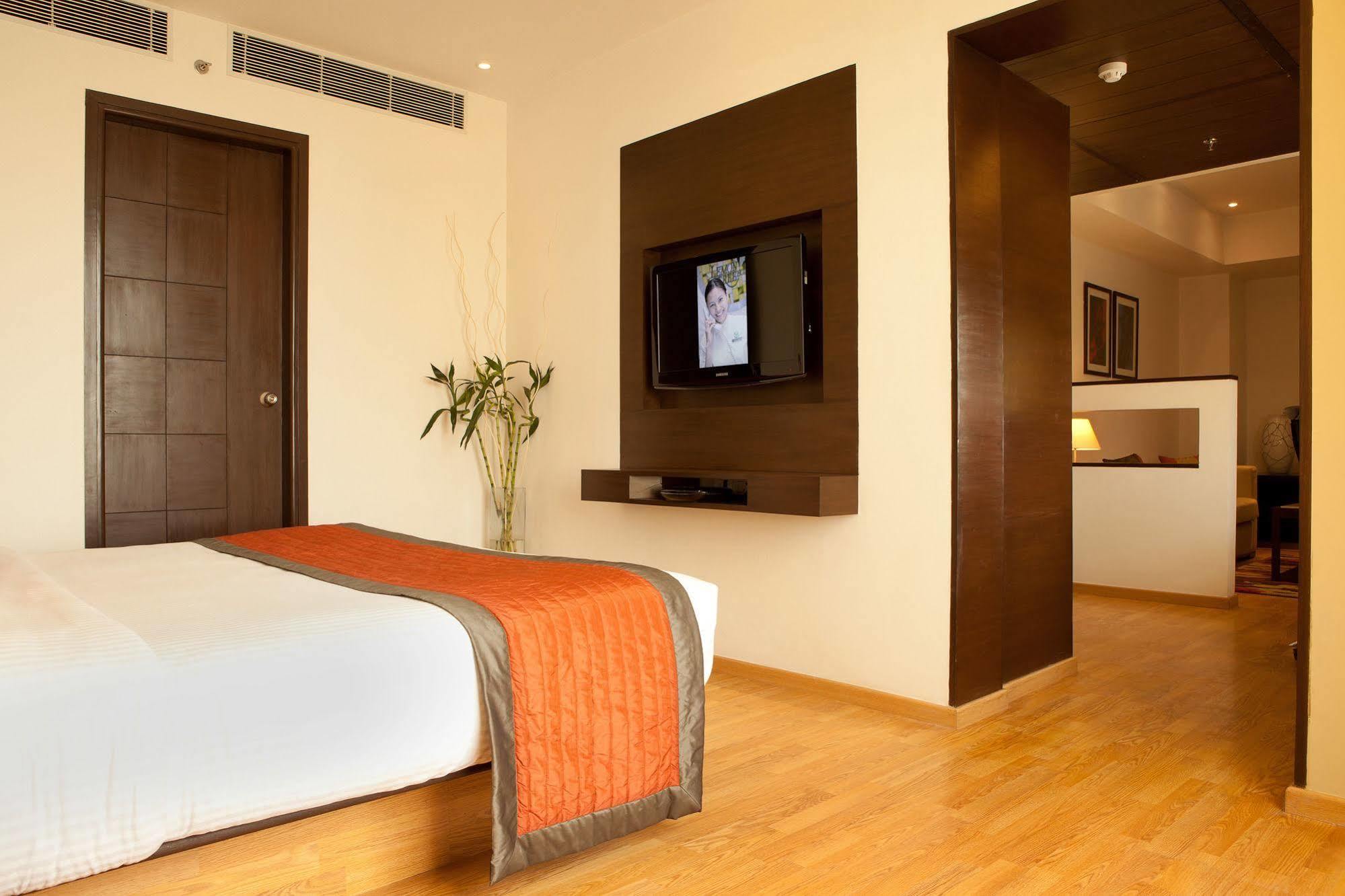 Lemon Tree Hotel Chennai Bagian luar foto