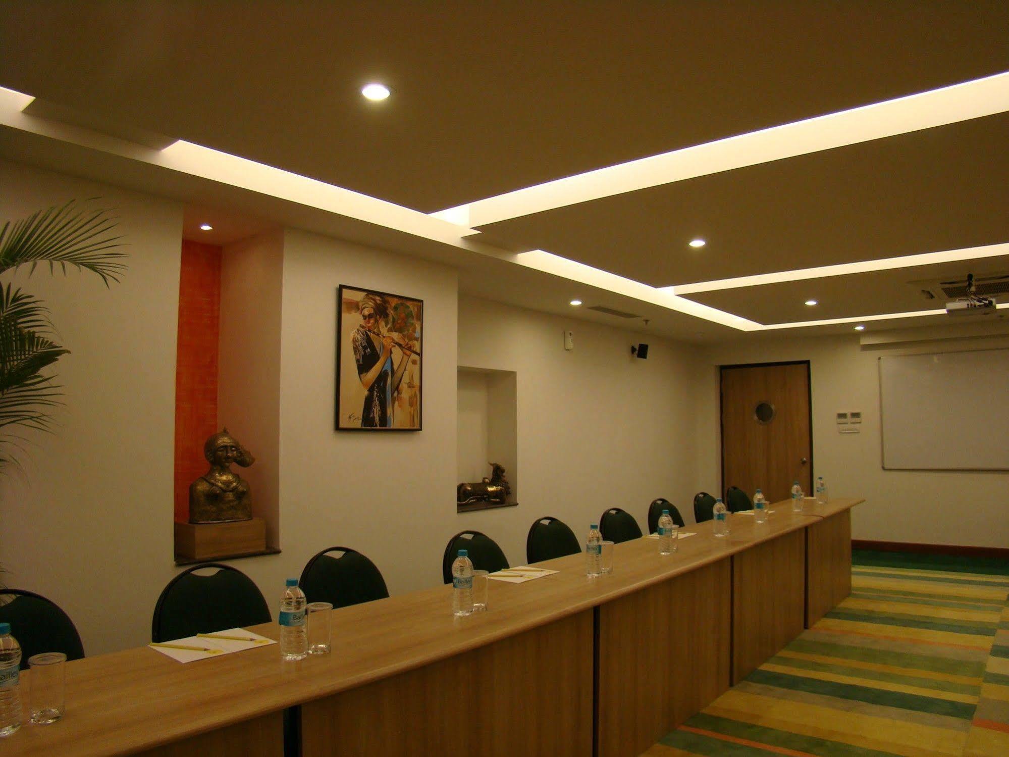 Lemon Tree Hotel Chennai Bagian luar foto