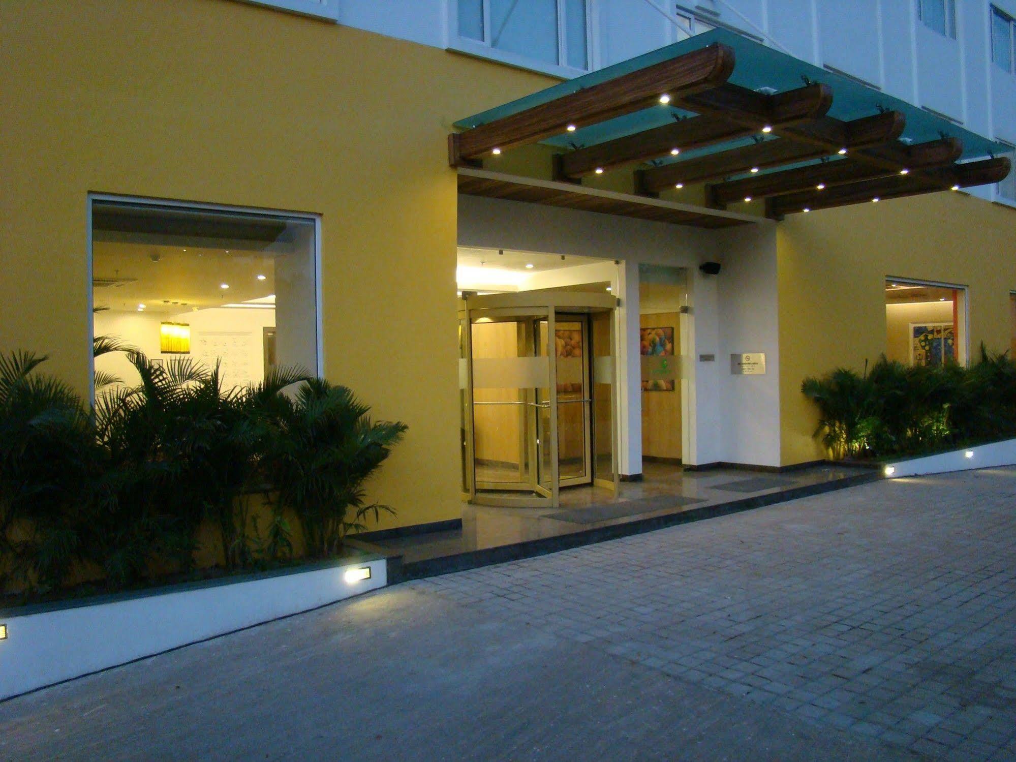 Lemon Tree Hotel Chennai Bagian luar foto