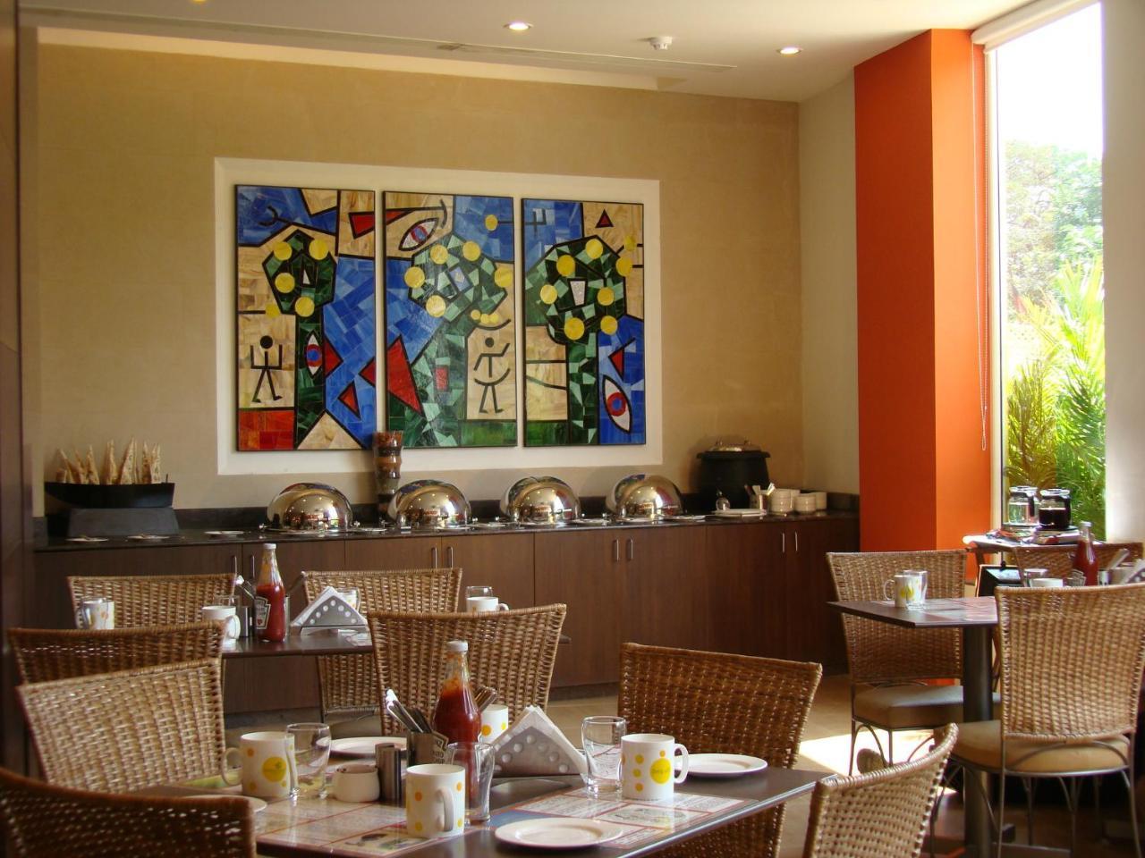 Lemon Tree Hotel Chennai Bagian luar foto